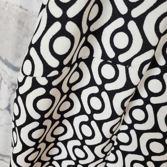Mario Serrani Sleeveless  Sheath Dress Size Large Black White Geometric - Picture 5 of 11